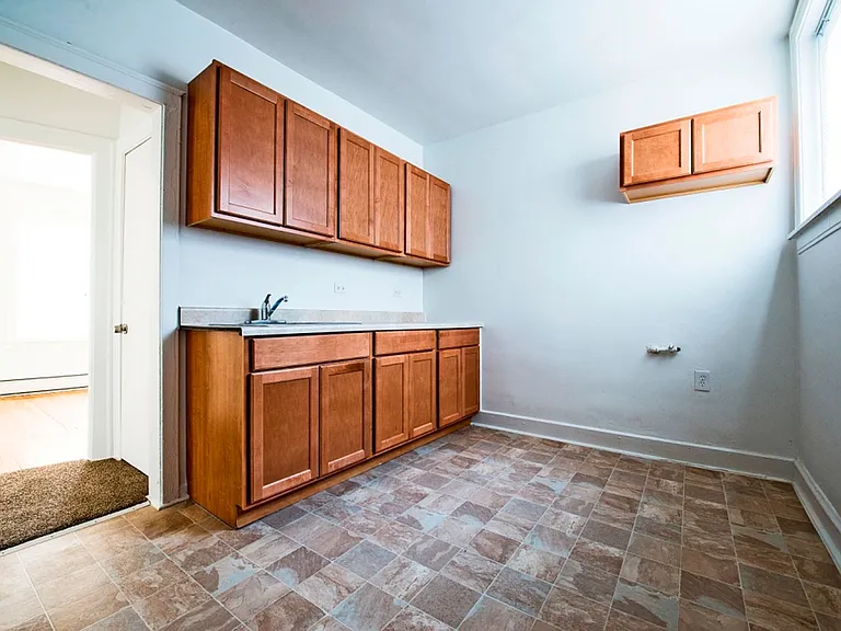 7229 S Yates Blvd — Photo 10