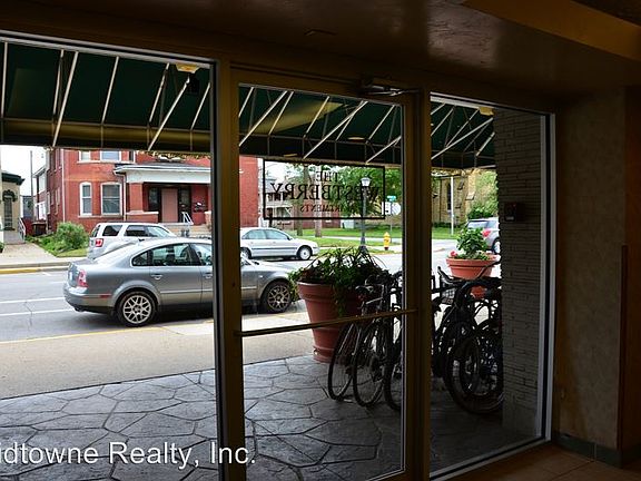 4th image of 530 W Berry St APT 411