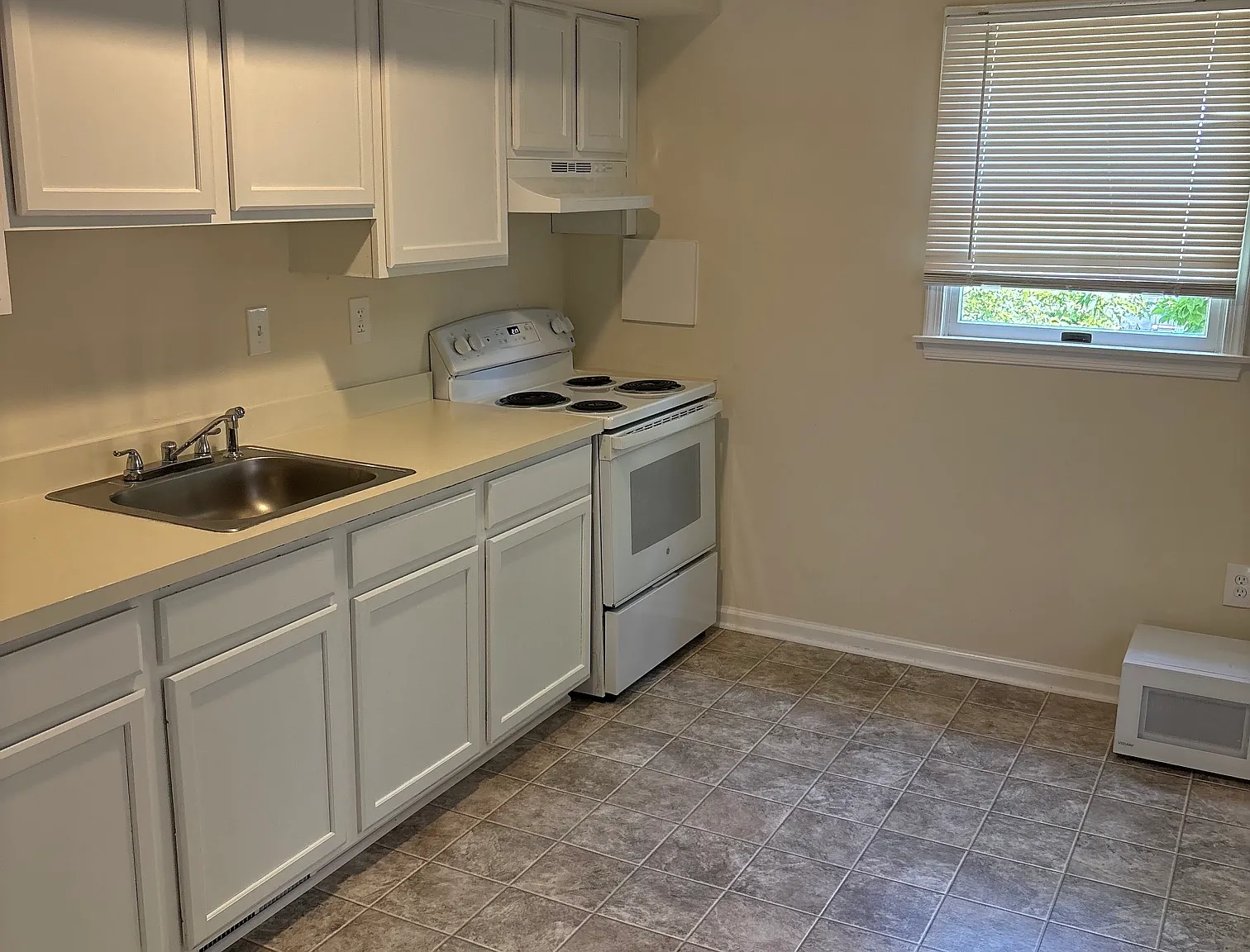 2 bed, $1,650 — Photo 3