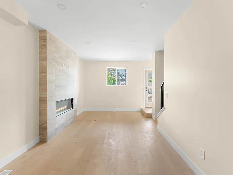 3463 Lawrence St — Photo 18