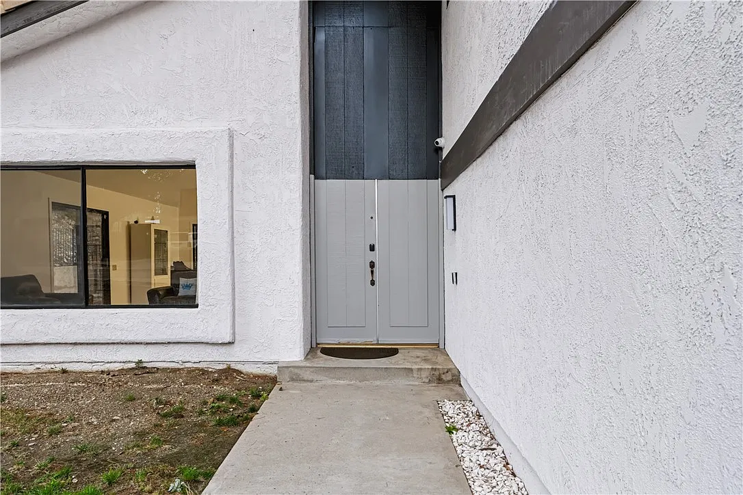 4 bed, 2.5 bath, 2201 sqft, $7,000 — Photo 3
