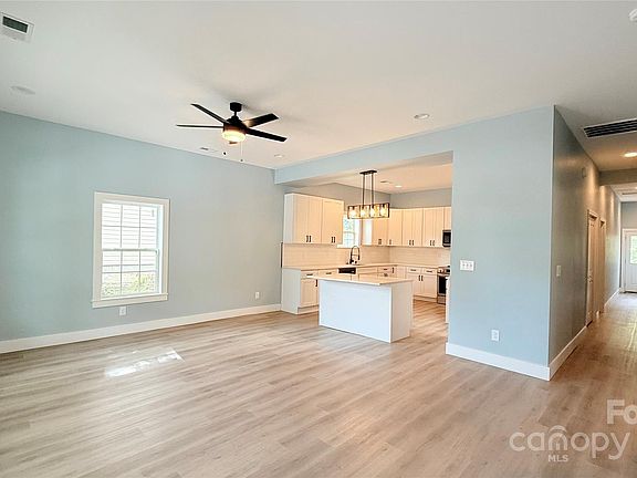 2nd image of 106 N Market St