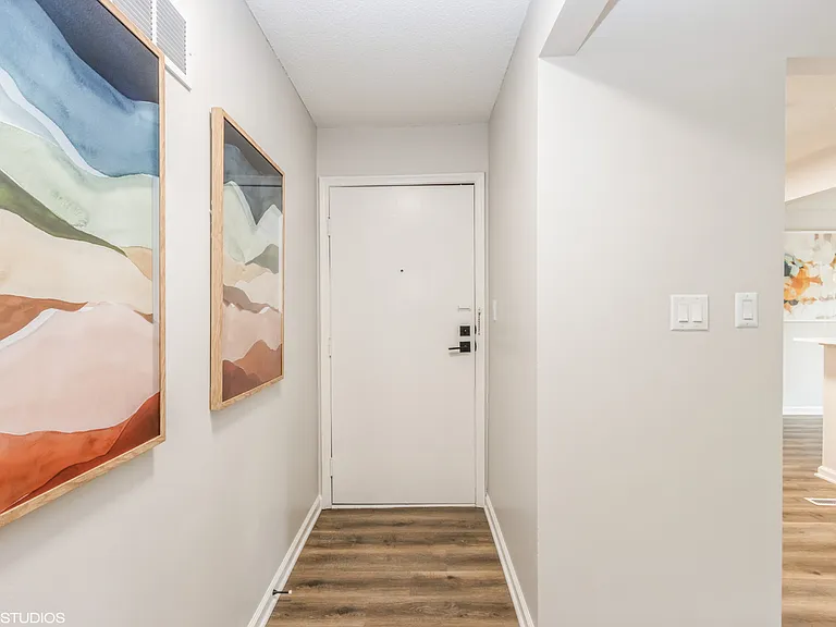 Kenilworth Apartments — Photo 13