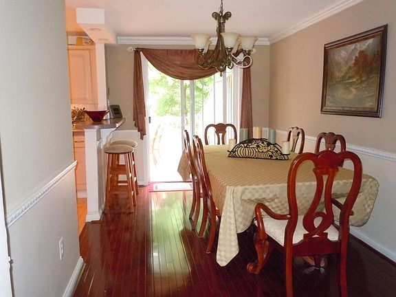 4th image of 2363 Bond Ave