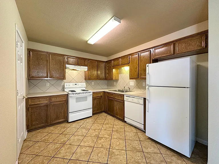 4304 Elms Run Cir — Photo 7
