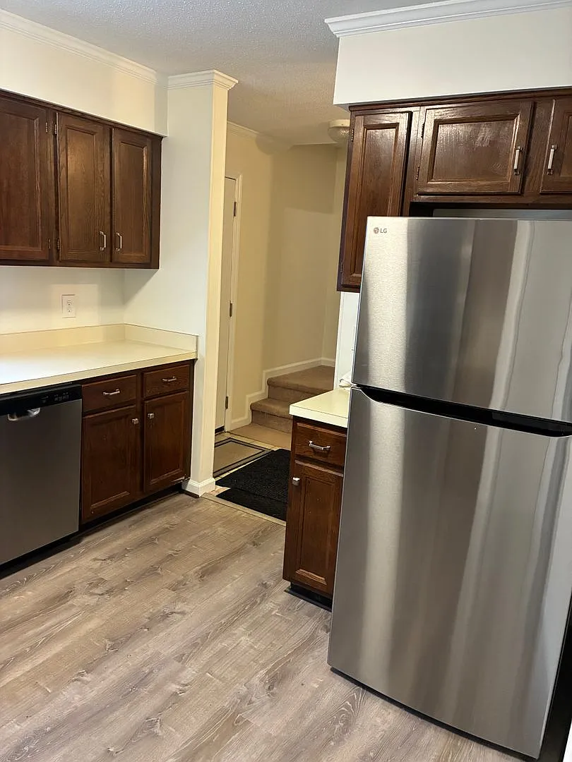 1813 Fox Sterling Dr — Photo 3