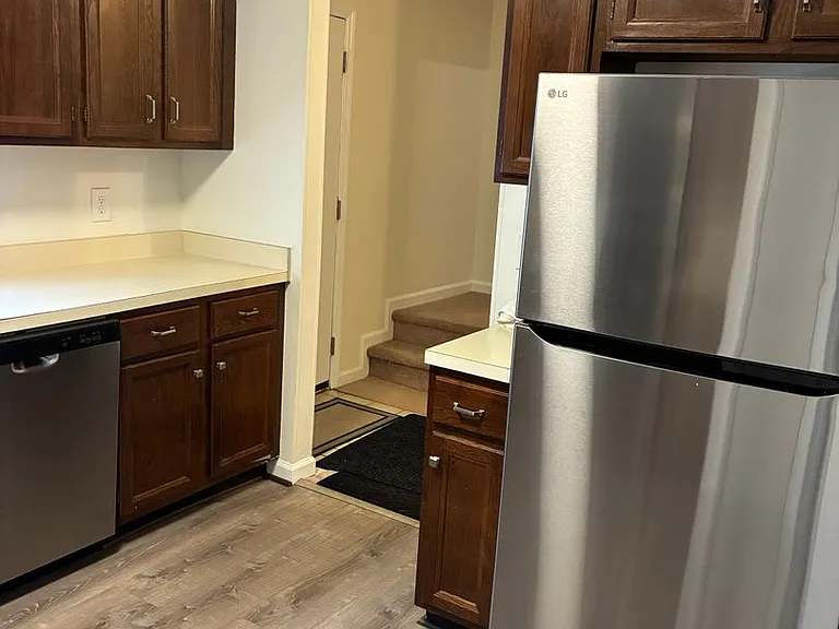 1813 Fox Sterling Dr — Photo 3