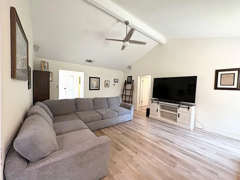 1404 Cedar Park Dr — Photo 6