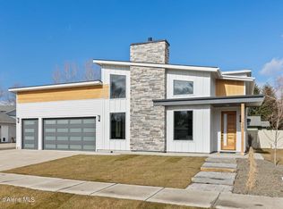 1321 E Ezra Ave, Hayden Lake, ID 83835