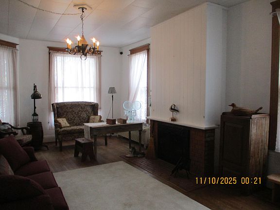 5th image of 211 Saint James St