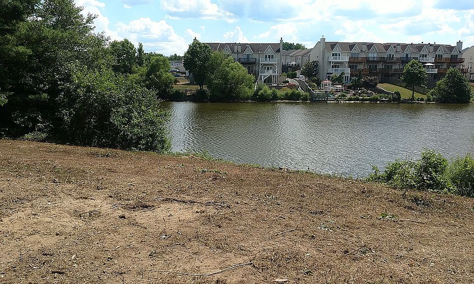 1st image of 7 Lake Dr