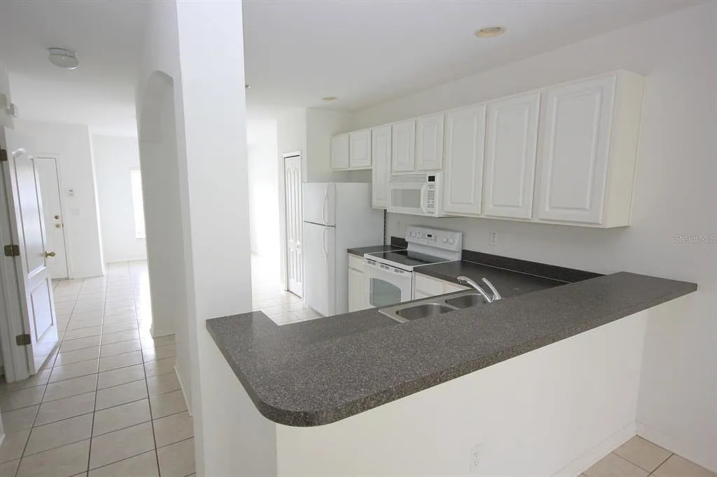 2 bed, 2.5 bath, 1335 sqft, $1,695 — Photo 2