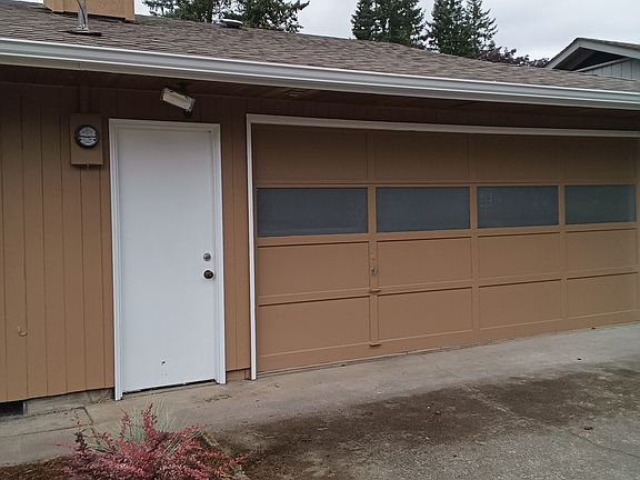 3rd image of 5232 76th Pl NE