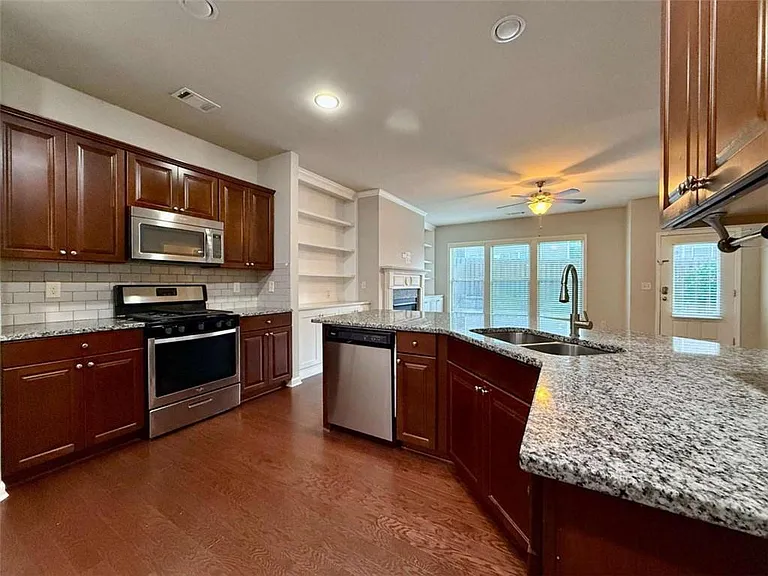 5115 Breezewood Cir — Photo 7
