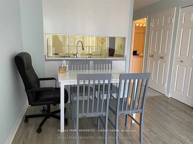 736 Bay St #512 — Photo 8