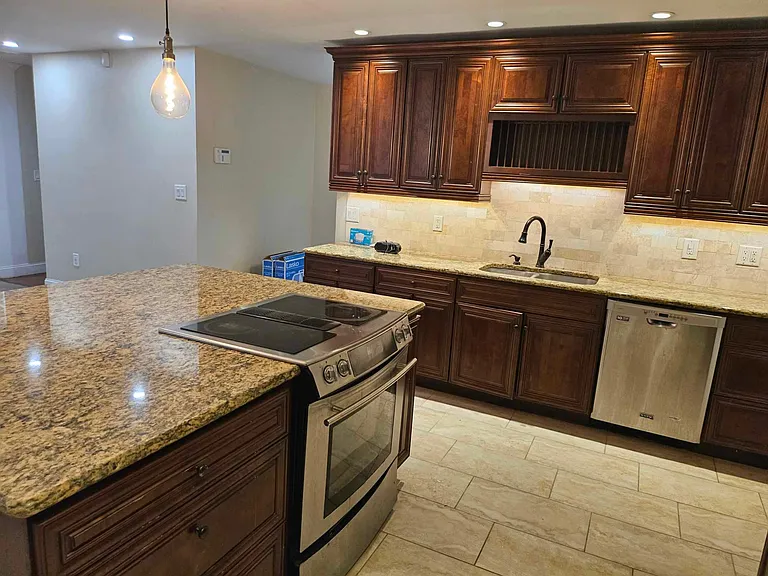 6005 Tampa Shores Blvd — Photo 24