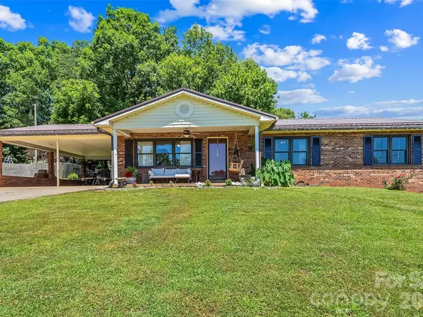 118 Hoover St NW, Lenoir, NC 28645