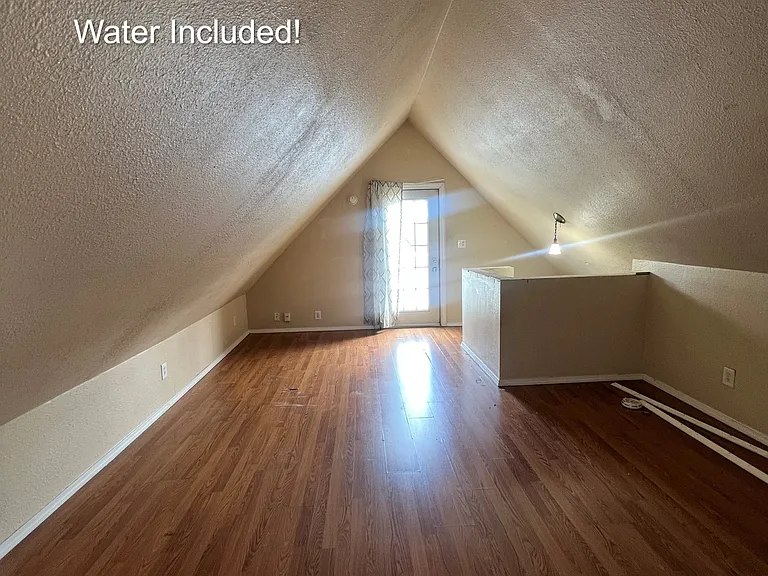 404 W Winneconne Ave #3 — Photo 1