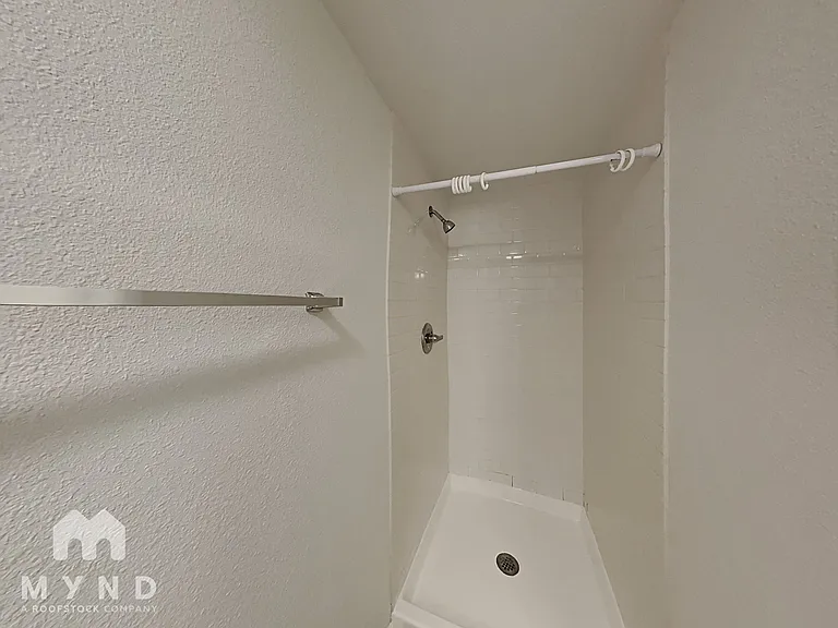 9805 Avondale Rd NE #L138 — Photo 10