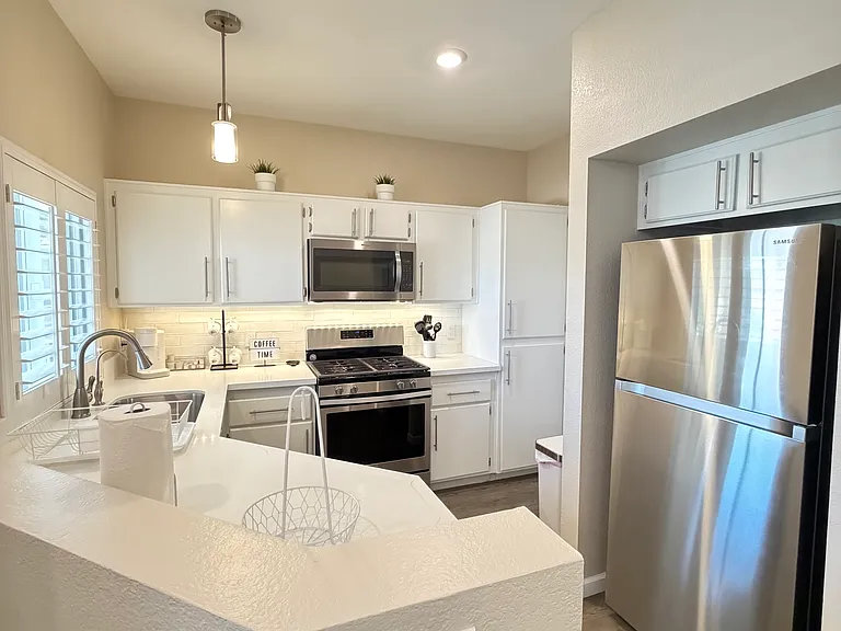251 S Green Valley Pkwy #2721 — Photo 5