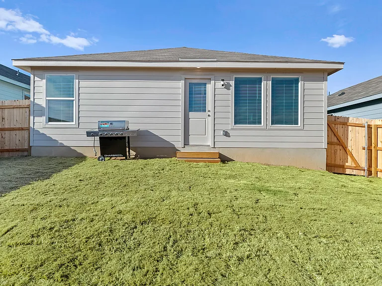 1527 Tiptop Mdw — Photo 24