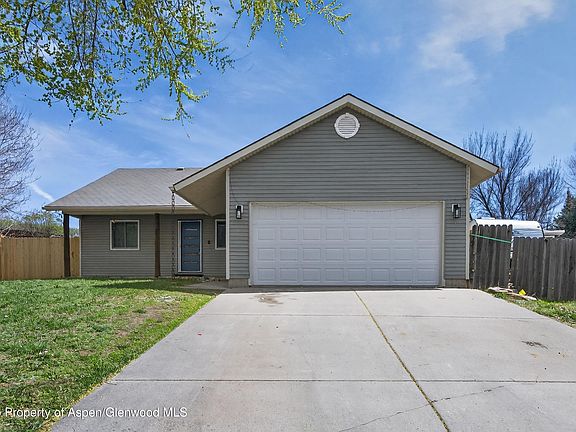 3rd image of 279 Lupine Dr