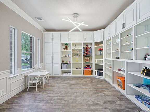 5th image of 2834 Olive Ave