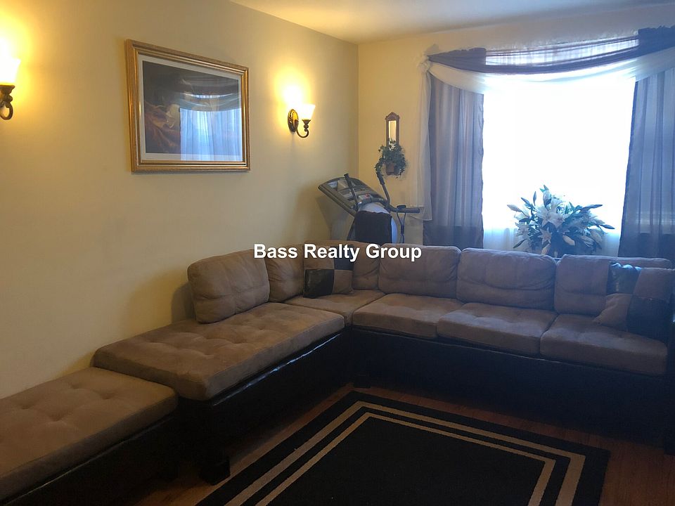 1st image of 1369 W Greenleaf Ave #102