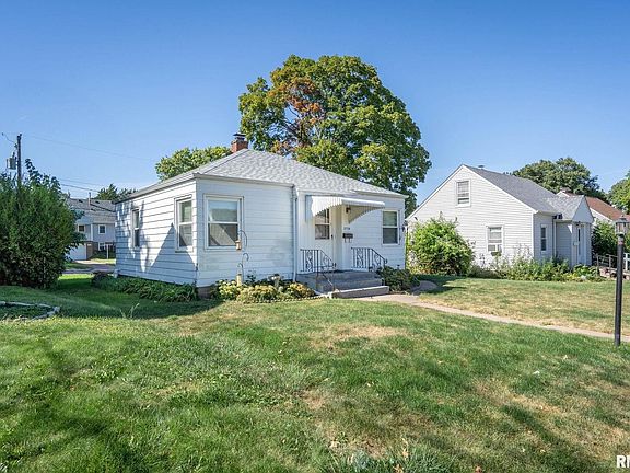 3rd image of 2724 College Ave