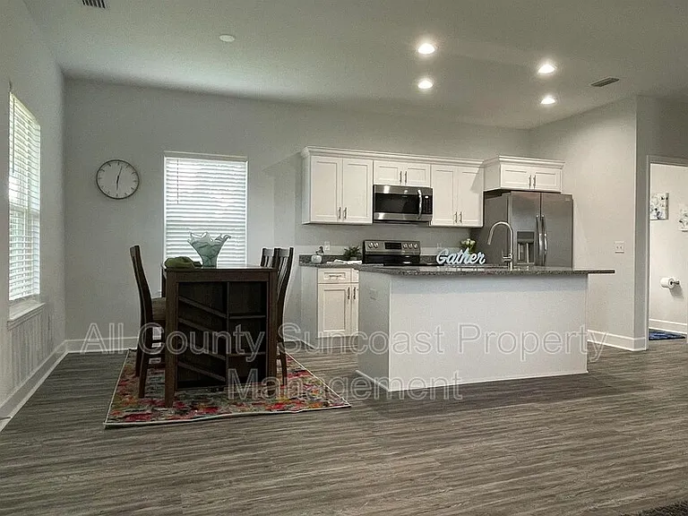300 Bowman St — Photo 3