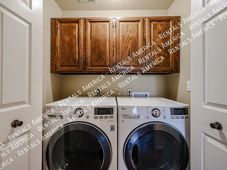1621 E Vaughn St — Photo 22