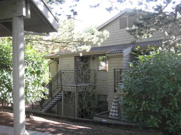 44 Crestfield Ct, Lake Oswego, OR 97035