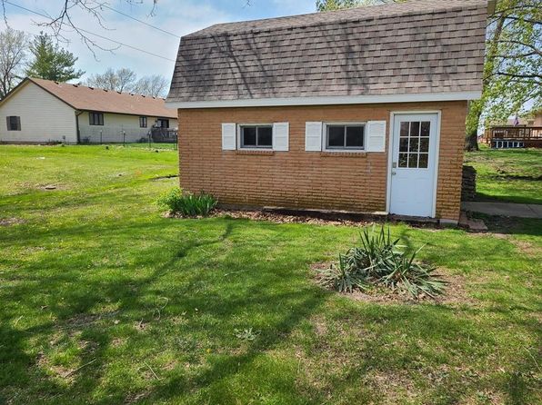 802 David Dr, Gallatin, MO 64640