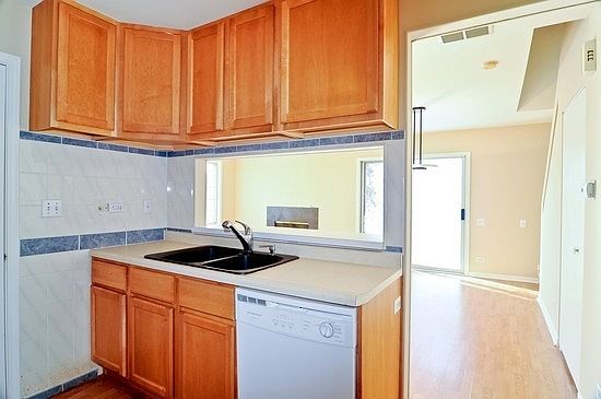 5th image of 437 Yorktown Ct