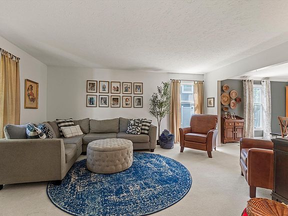 4th image of 1743 Crabtree Ln