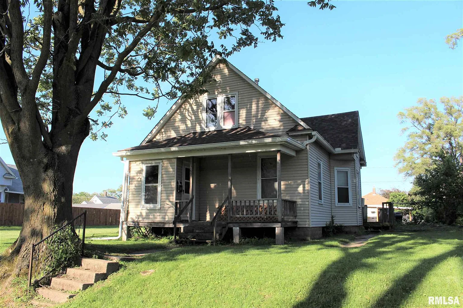 250 45th St photo 1