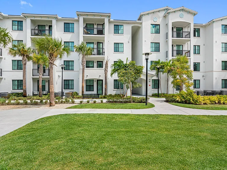 Casero Apartments — Photo 3