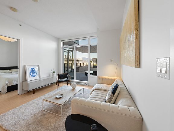5th image of 133 E 8th Ave #206