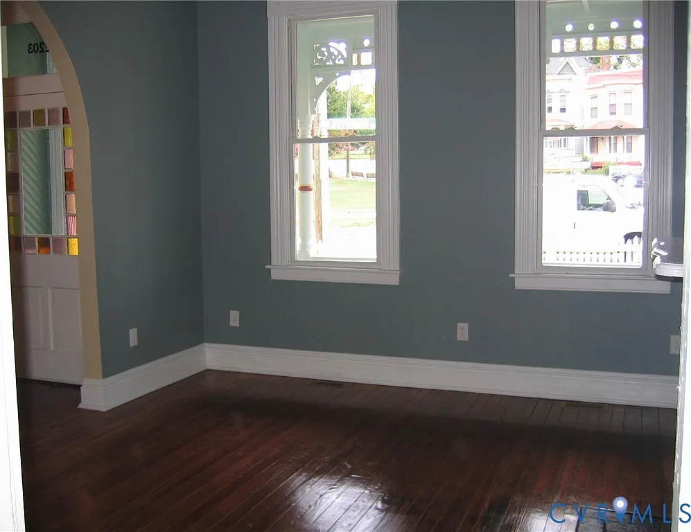 3 bed, 3.5 bath, 2100 sqft, $2,400 — Photo 4