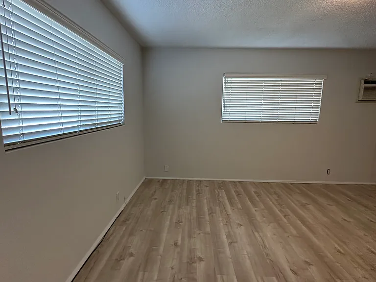 5626-5630 Sultana Ave — Photo 33