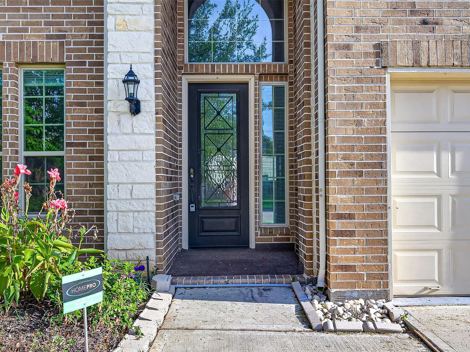 4 bed, 3.5 bath, 3141 sqft, $3,300 — Photo 2