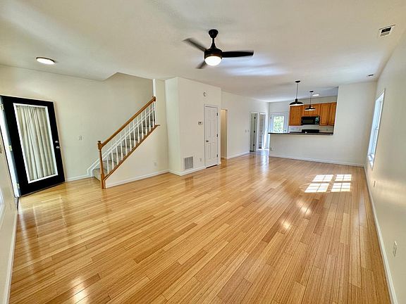 3rd image of 564 Nob Hill Cir