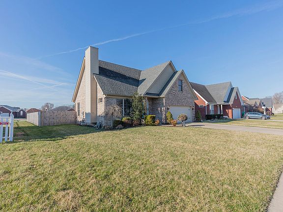 3rd image of 368 Bentwood Dr