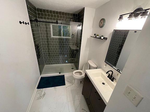 5th image of 4403 Lloyd St