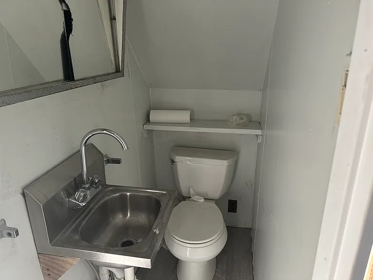 302 W Snyder Ave — Photo 3