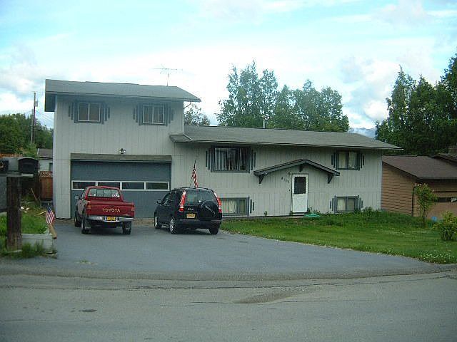 Front yard, driveway