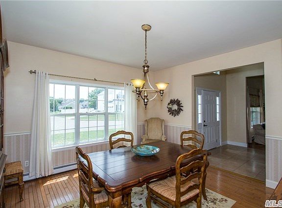 5th image of 16 Clover Meadow Ct