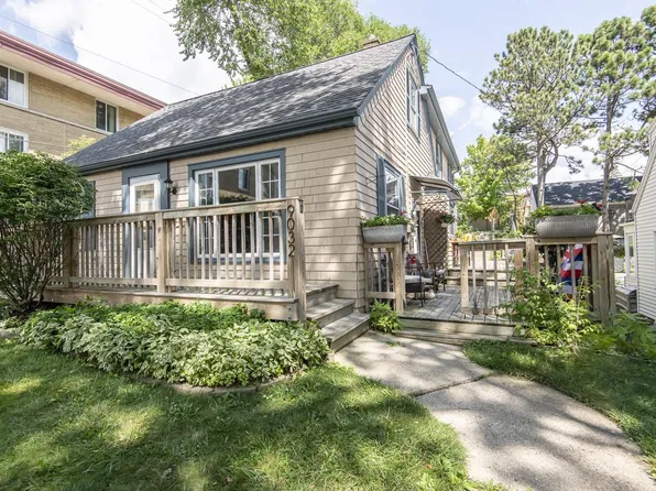 9032 West Vincent PLACE, West Allis, WI 53214
