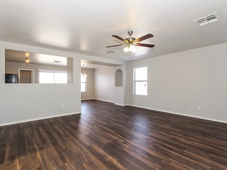 11502 W Corrine Dr — Photo 4