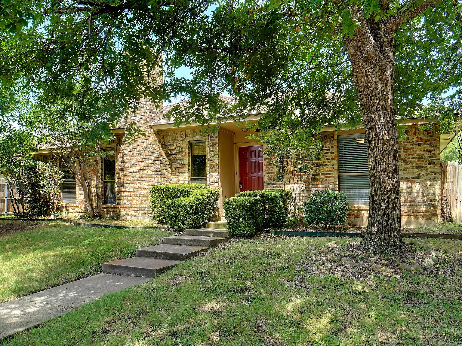 3 bed, 1309 sqft, $1,900 — Photo 1